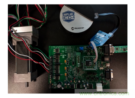 如何使用降階隆伯格觀測(cè)器估算永磁同步電機(jī)的轉(zhuǎn)子磁鏈位置？