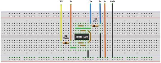   材料  ? ADALM2000主動學(xué)習(xí)模塊 ? 無焊試驗(yàn)板和跳線套件 ? 一臺HPH1-1400L 6繞組變壓器 ? 一臺HPH1-0190L 6繞組變壓器 ? 兩個100 Ω電阻  說明  在無焊試驗(yàn)板上構(gòu)建圖2所示的電路。需要使用此設(shè)置來測量初級/次級匝數(shù)比為1:1的三種不同配置下，兩個變壓器型號各自的頻率響應(yīng)。兩個紅色箭頭表示在初級和次級使用同一個線圈的配置中連接源電阻和負(fù)載電阻的位置。藍(lán)色箭頭對應(yīng)的是在初級和次級使用兩個串聯(lián)線圈的配置。綠色箭頭對應(yīng)的是在初級和次級使用三個串聯(lián)線圈的配置。