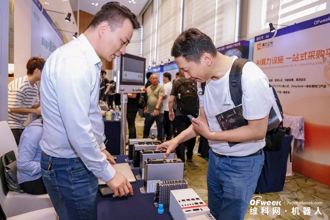 大咖齊聚，智啟新篇 | OFweek 2025（第十四屆）中國(guó)機(jī)器人產(chǎn)業(yè)大會(huì)圓滿收官！